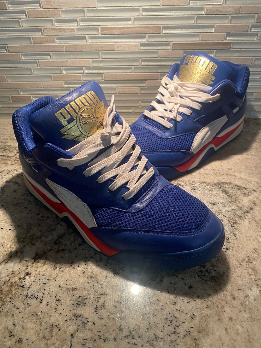 Puma Men's Blue White and Red Retro Runner Sneakers